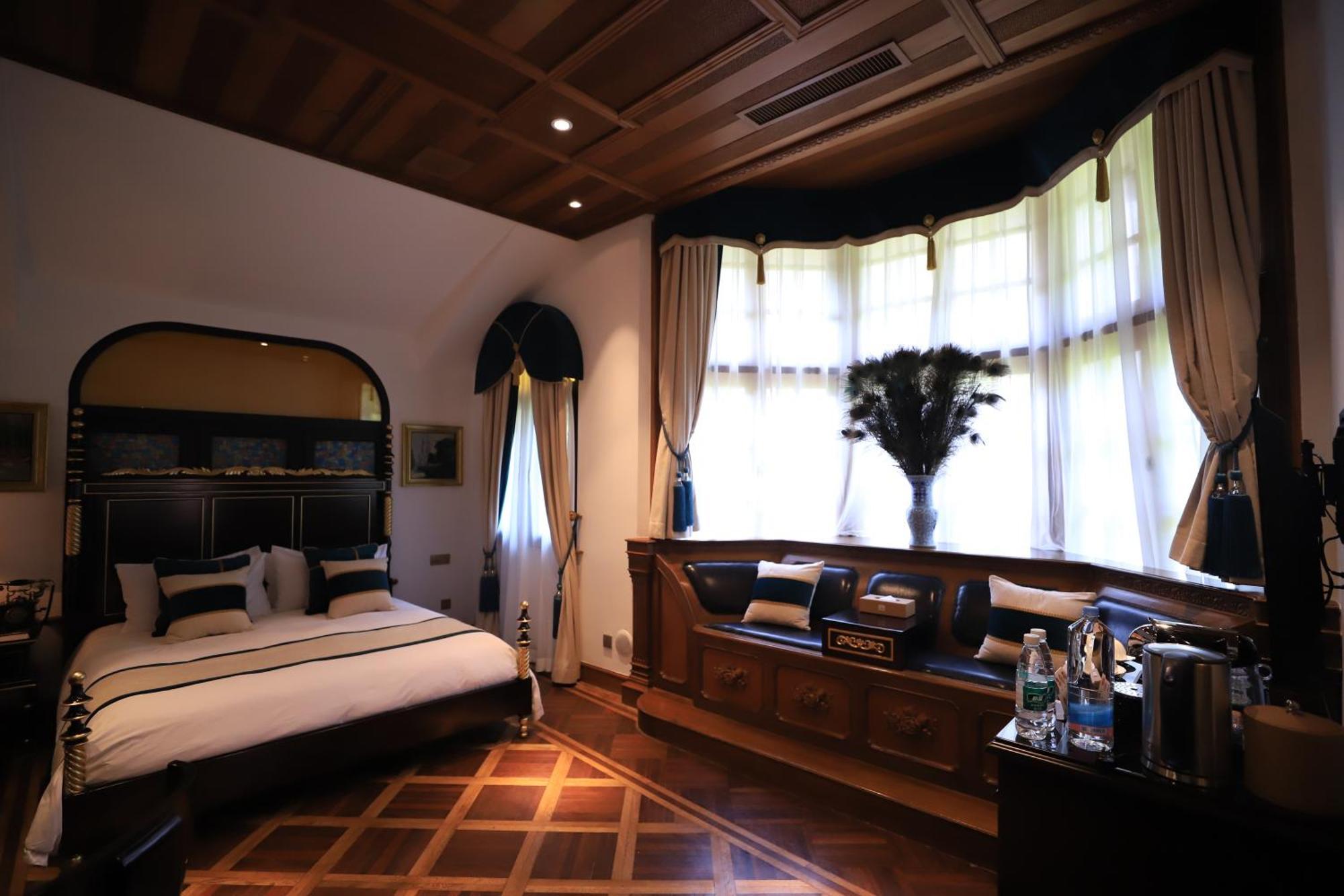 Moller - National Historic And Cultural Relics Protection Building Hotel